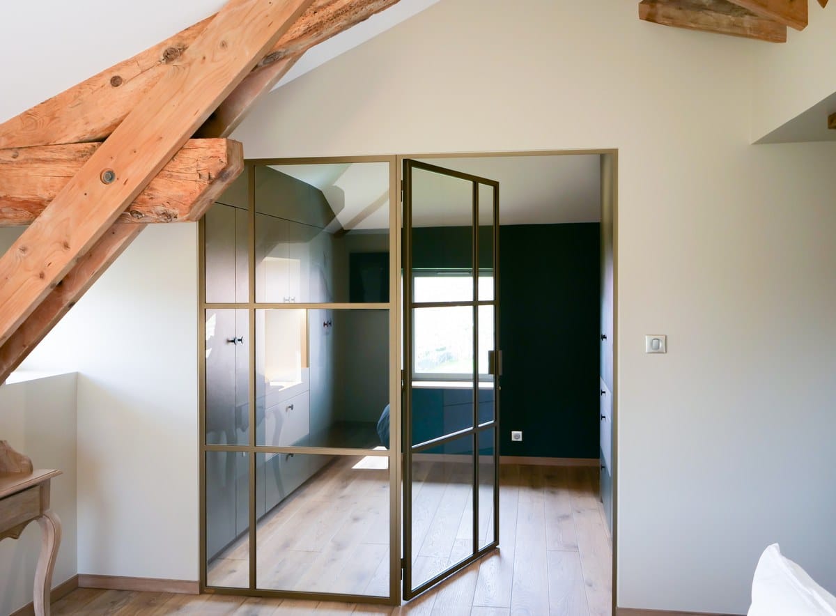 Dressing et verrière sur mesure dans une suite parentale